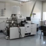 XPS photoelectron spectroscopy unit with facilities for treatment of samples at high pressure and temperature