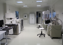 Clean room (including five chemical fume hoods, spin coater equipment, electric stoves with programmable temperature, RIE and metallization equipment)